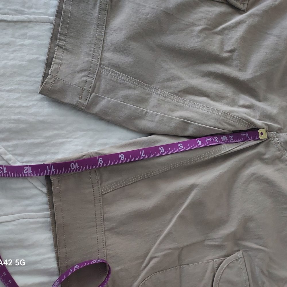 Kuhl Womens Splash 11 Inch Tan Cargo Shorts, Size 2 - Picture 7 of 7